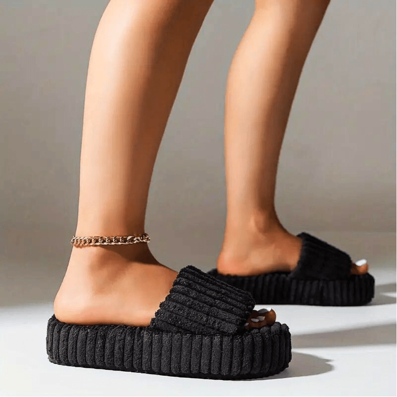 Luna Lush : Soft Slides Black / US(5) | UK(3) | EU(36) Slippers